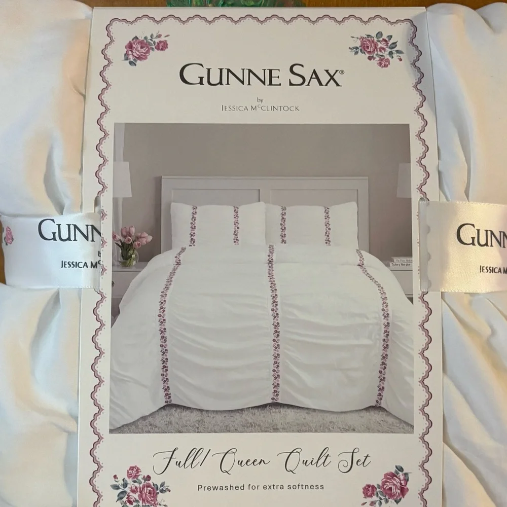 New Gunne Sax Quilt Blanket Full/ Queen. White